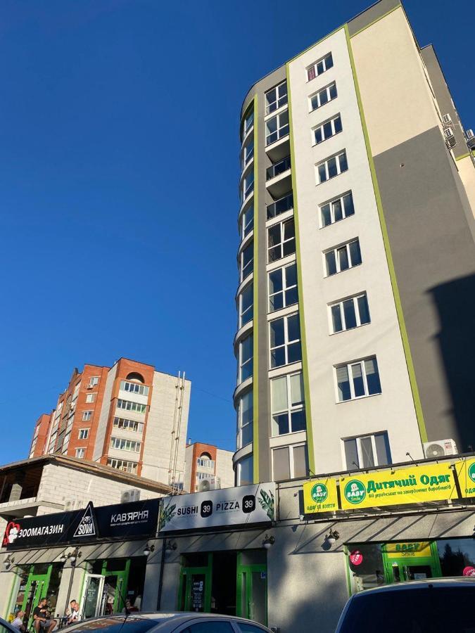 Нова гарна та чиста, квартира біля парку та озера Тернополь Экстерьер фото
